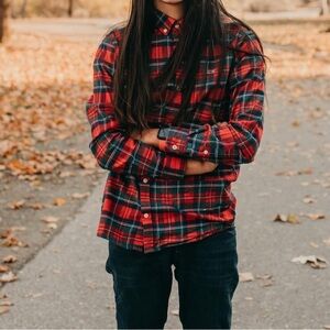 Vineyard Vines Cotton  button up Red green blue Shirt size 18